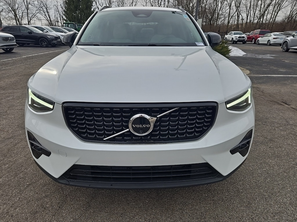 New 2026 Volvo XC40 B5 Plus SUV