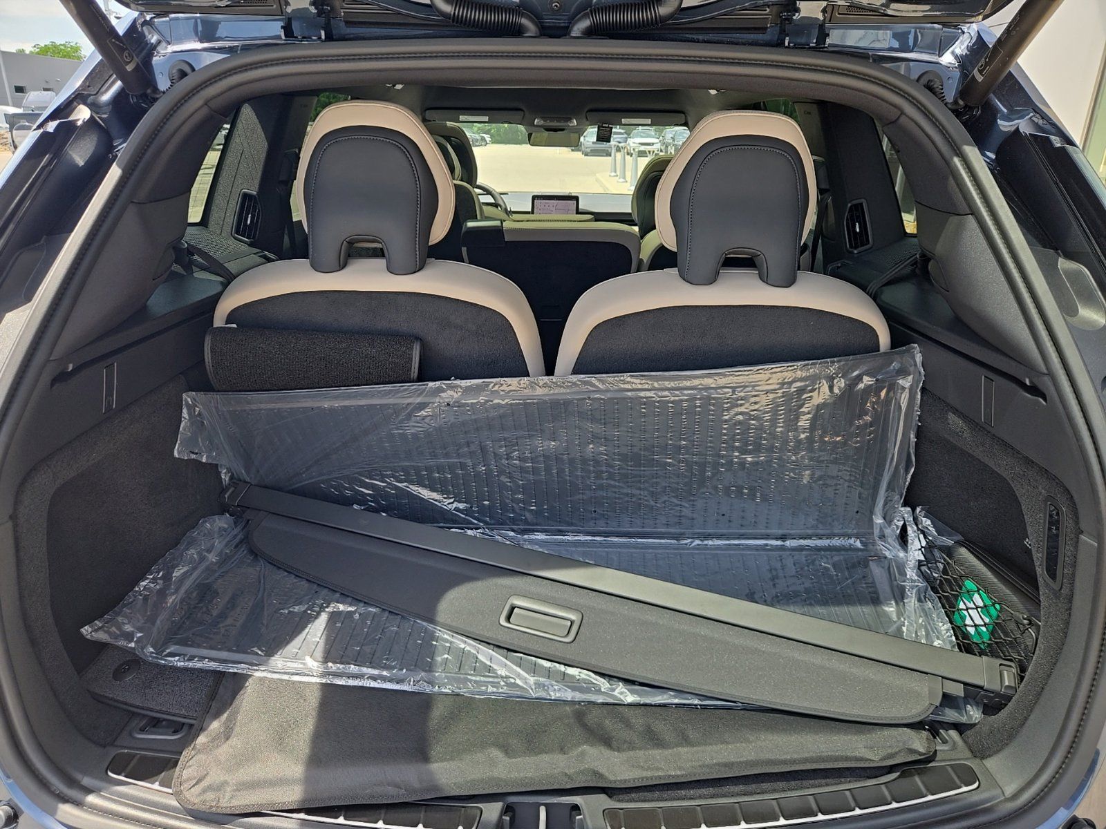 2025 Volvo EX90 Plus - Photo 12