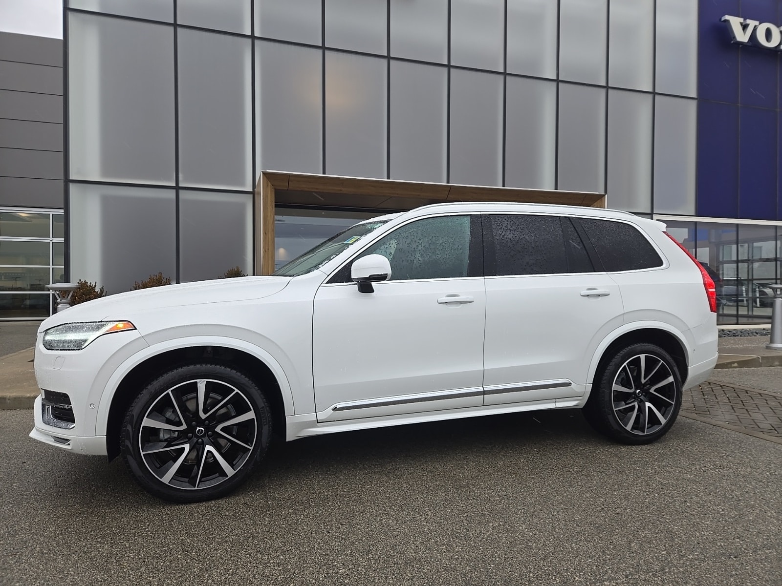 2024 Volvo XC90 Plus's photo