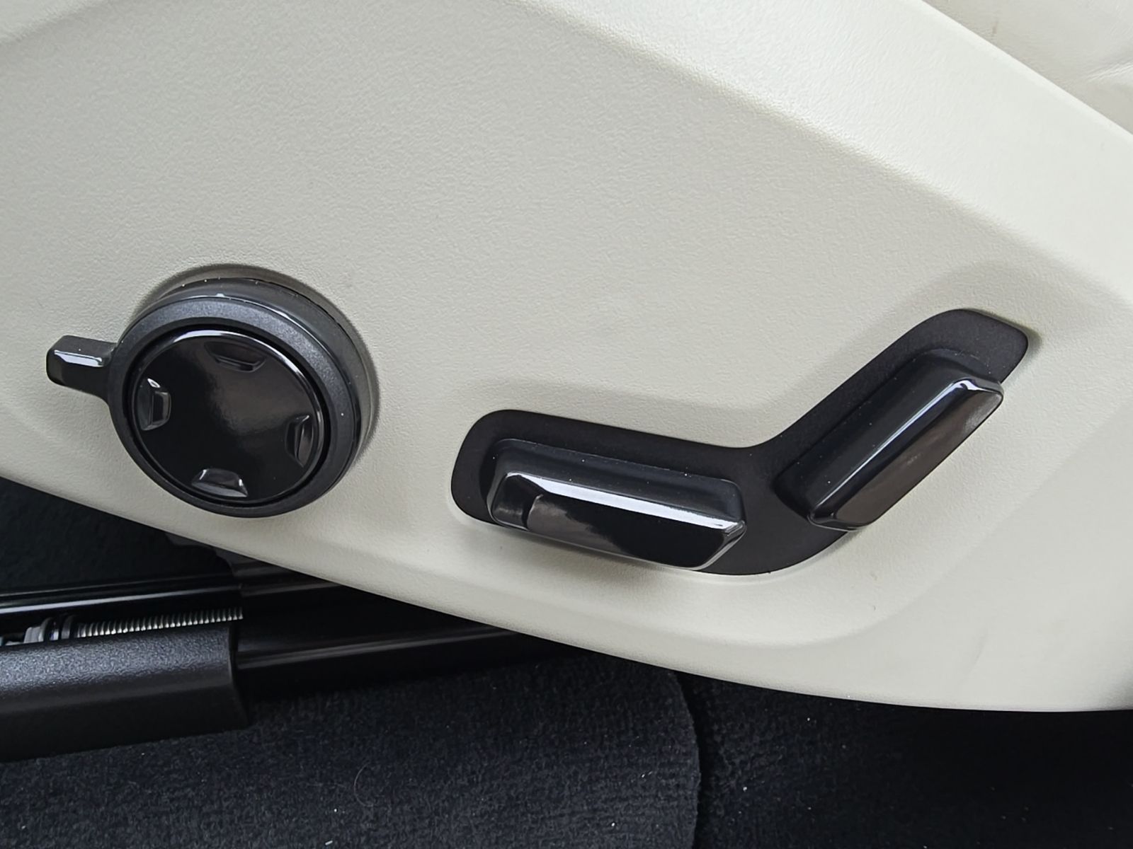 2026 Volvo XC90 Ultra - Photo 18