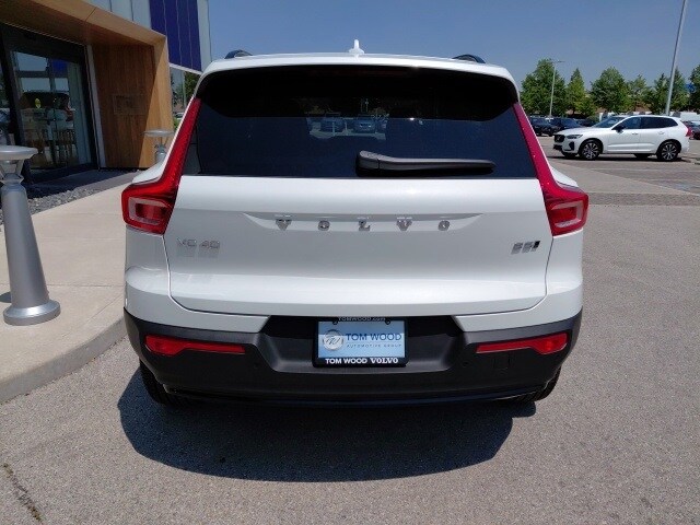 2025 Volvo XC40 Plus photo 4