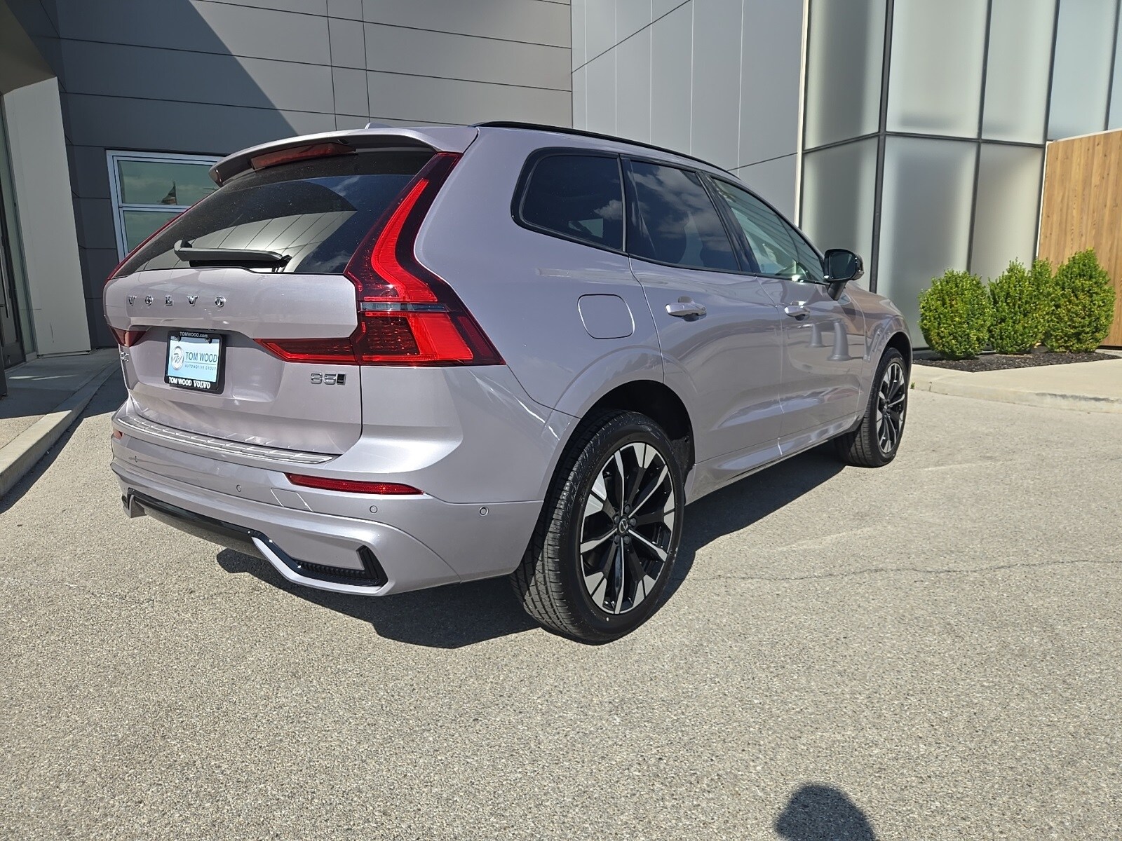 2026 Volvo XC60 B5 Plus photo 2