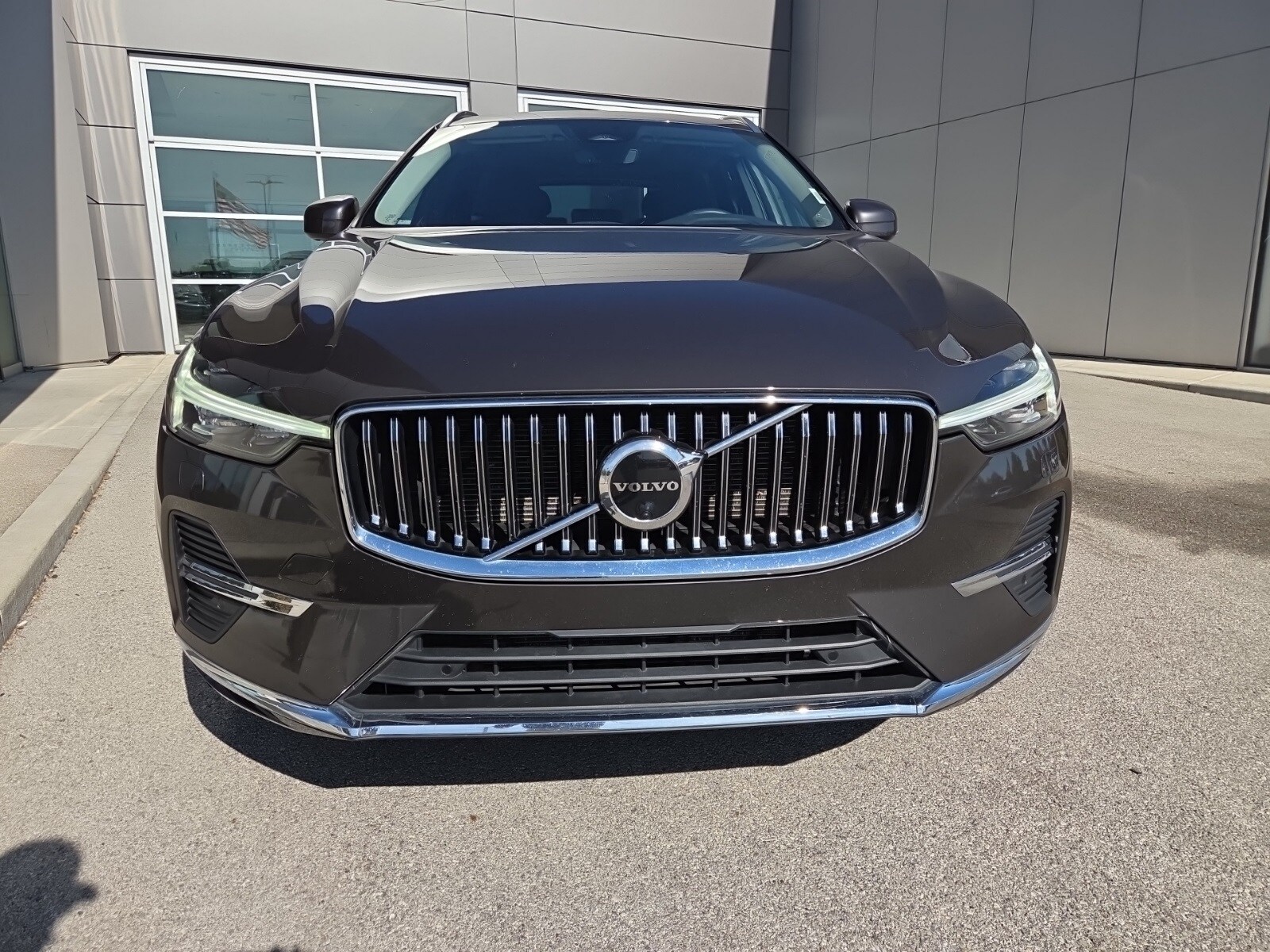2022 Volvo XC60 B5 Inscription photo 2