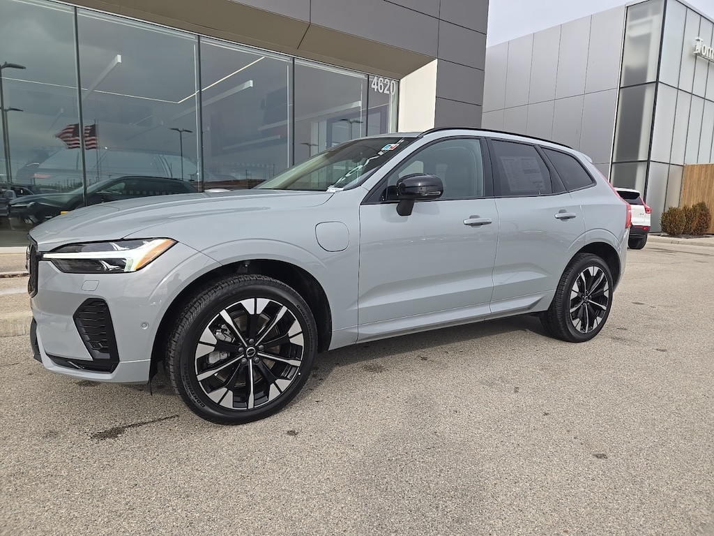 New 2026 Volvo XC60 plug-in hybrid T8 Plus SUV