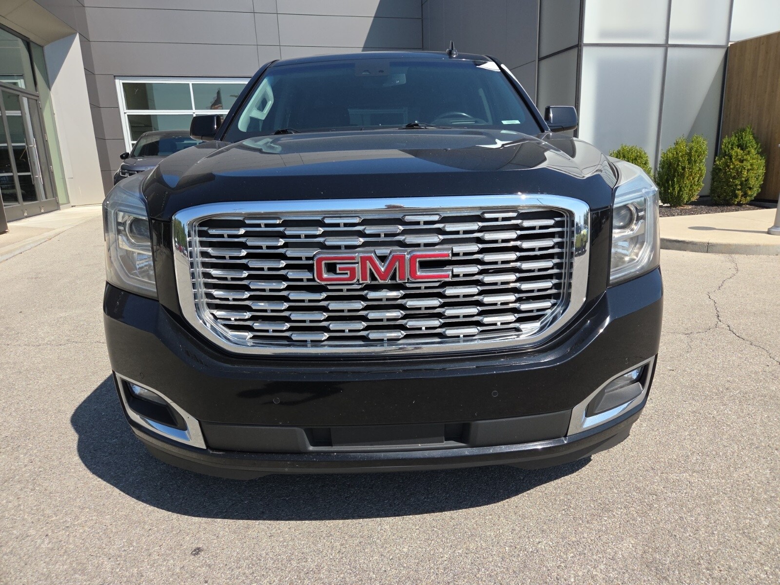 2018 Gmc Yukon Denali photo 2