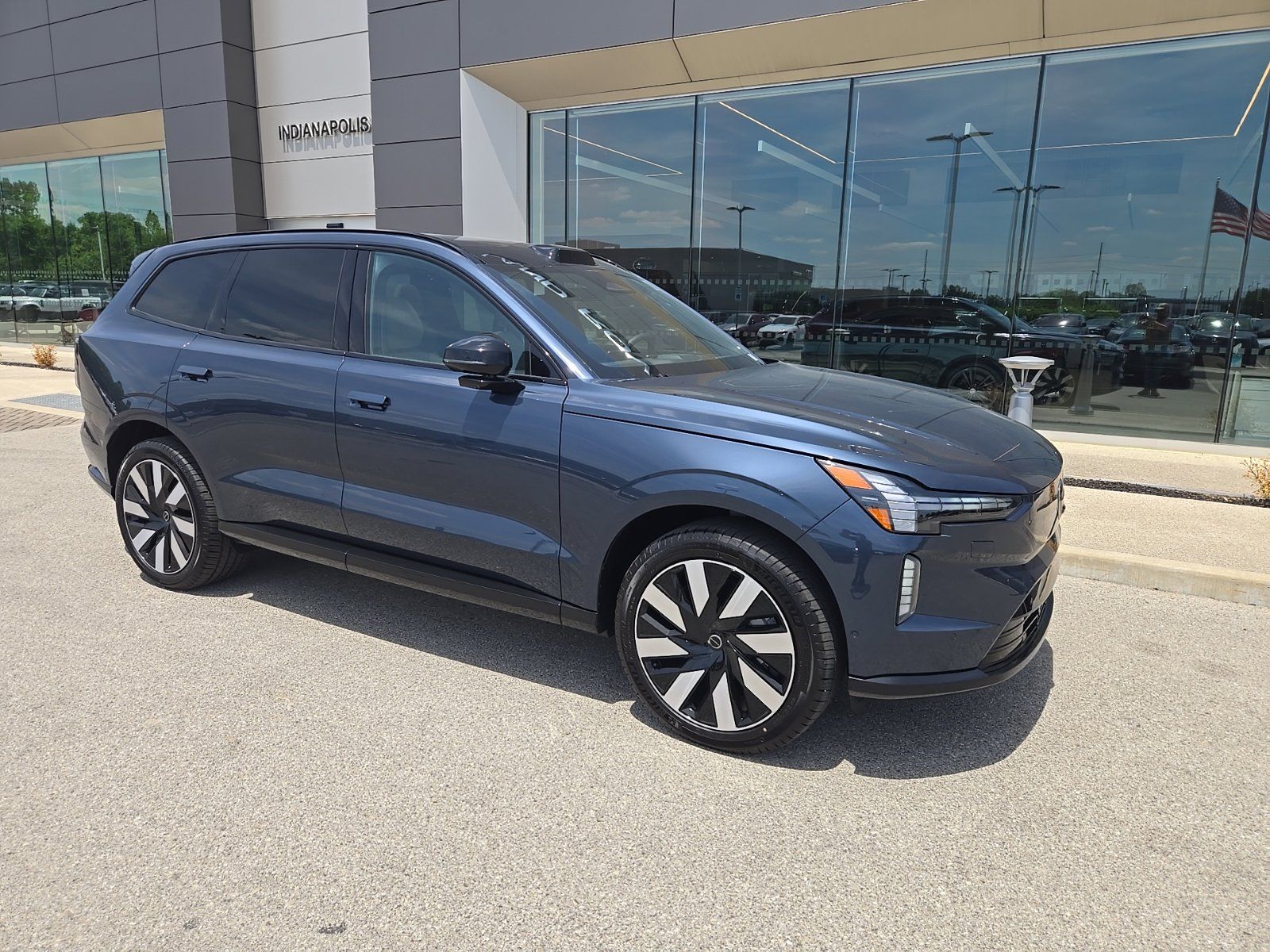 2025 Volvo EX90 Plus - Photo 8