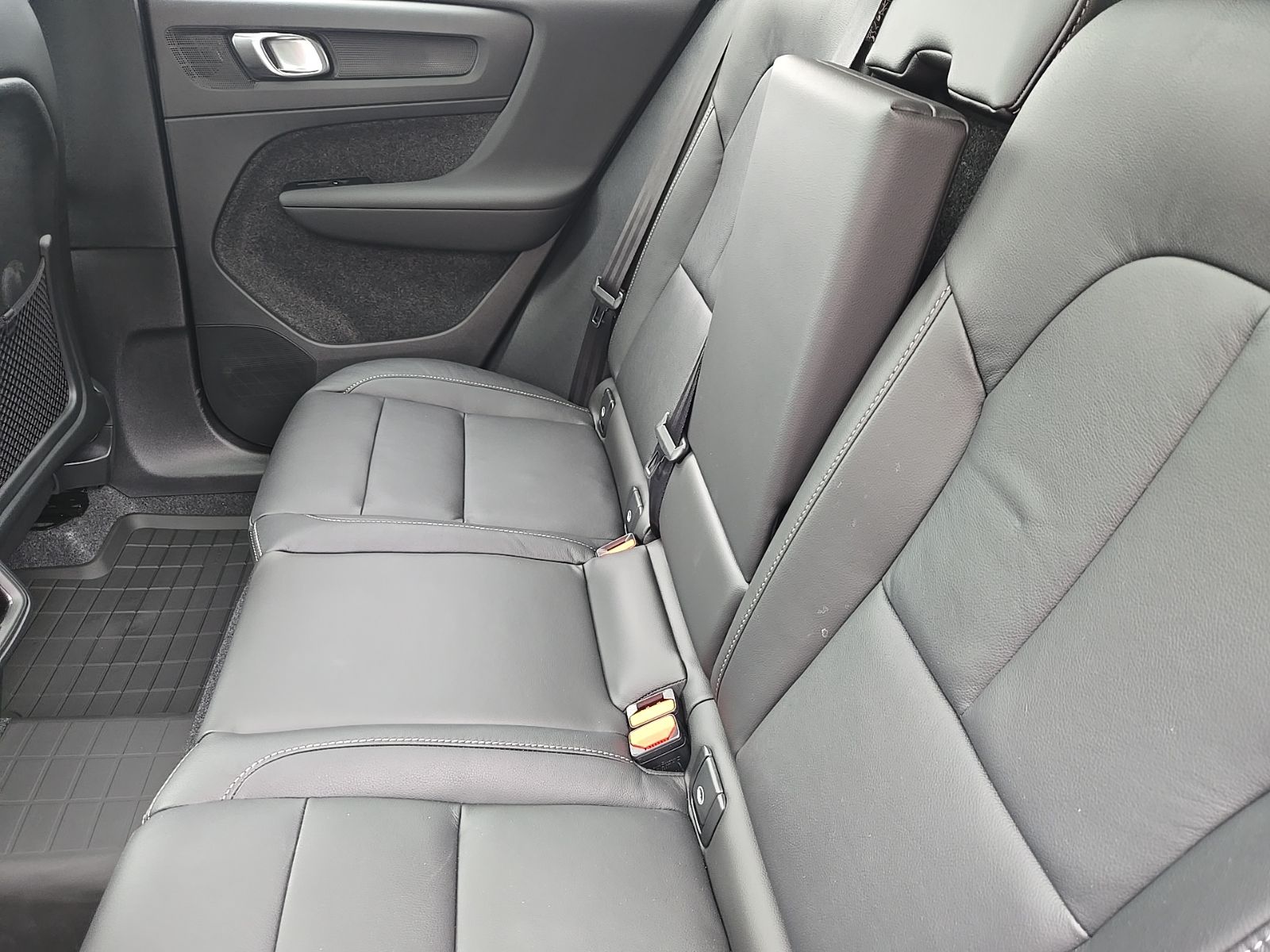 2026 Volvo XC40 Plus - Photo 31