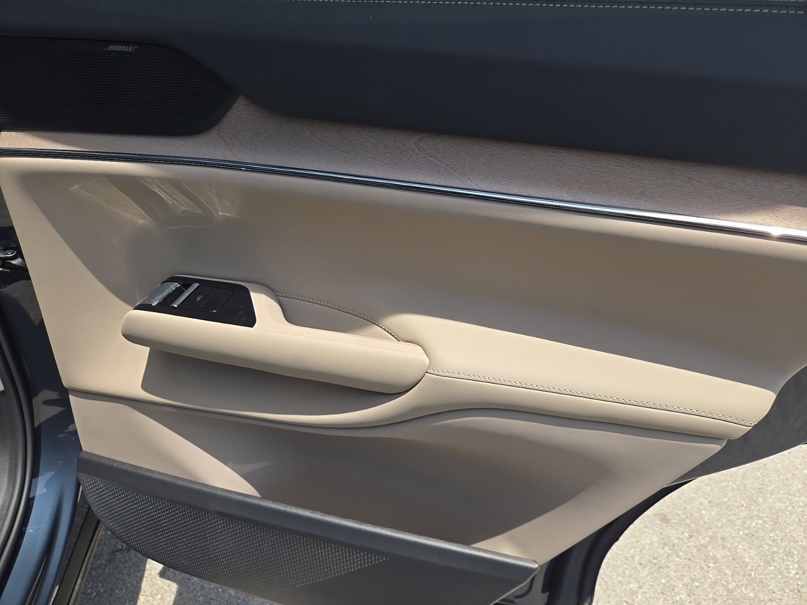 2025 Volvo EX90 Plus - Photo 33
