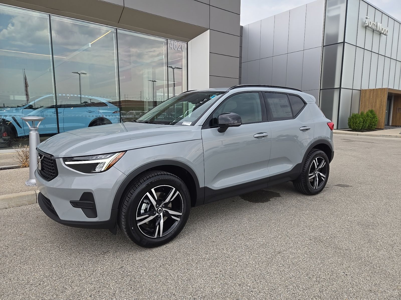 2026 Volvo XC40 Core