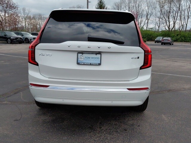 2025 Volvo XC90 B5 Core photo 4