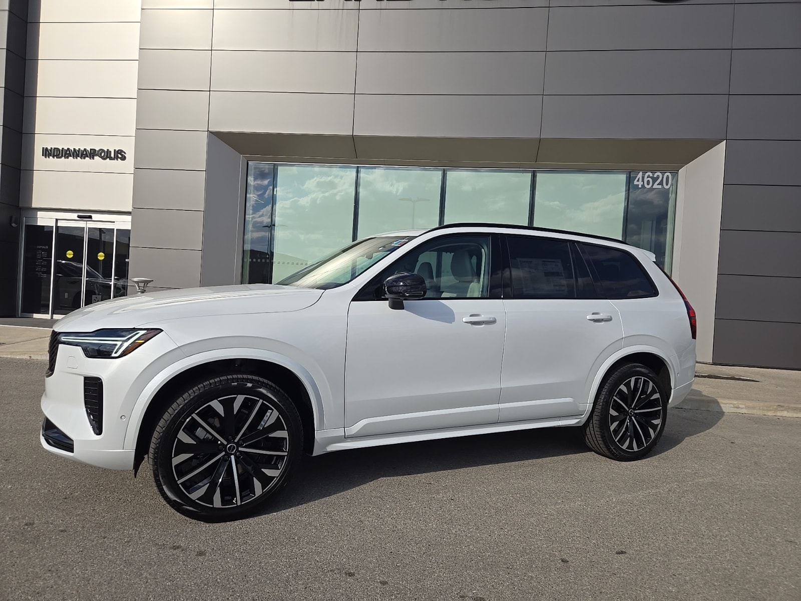 2026 Volvo XC90 Ultra's photo