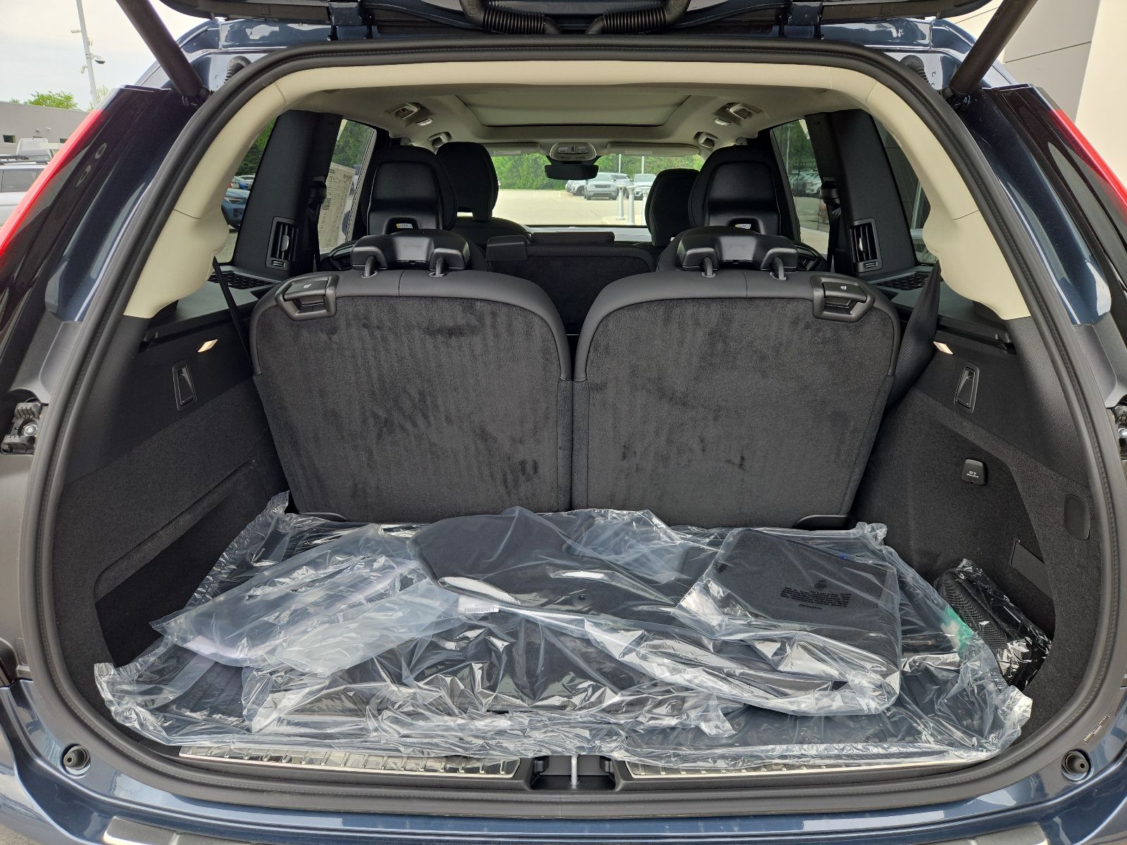 2026 Volvo XC90 Plus - Photo 12