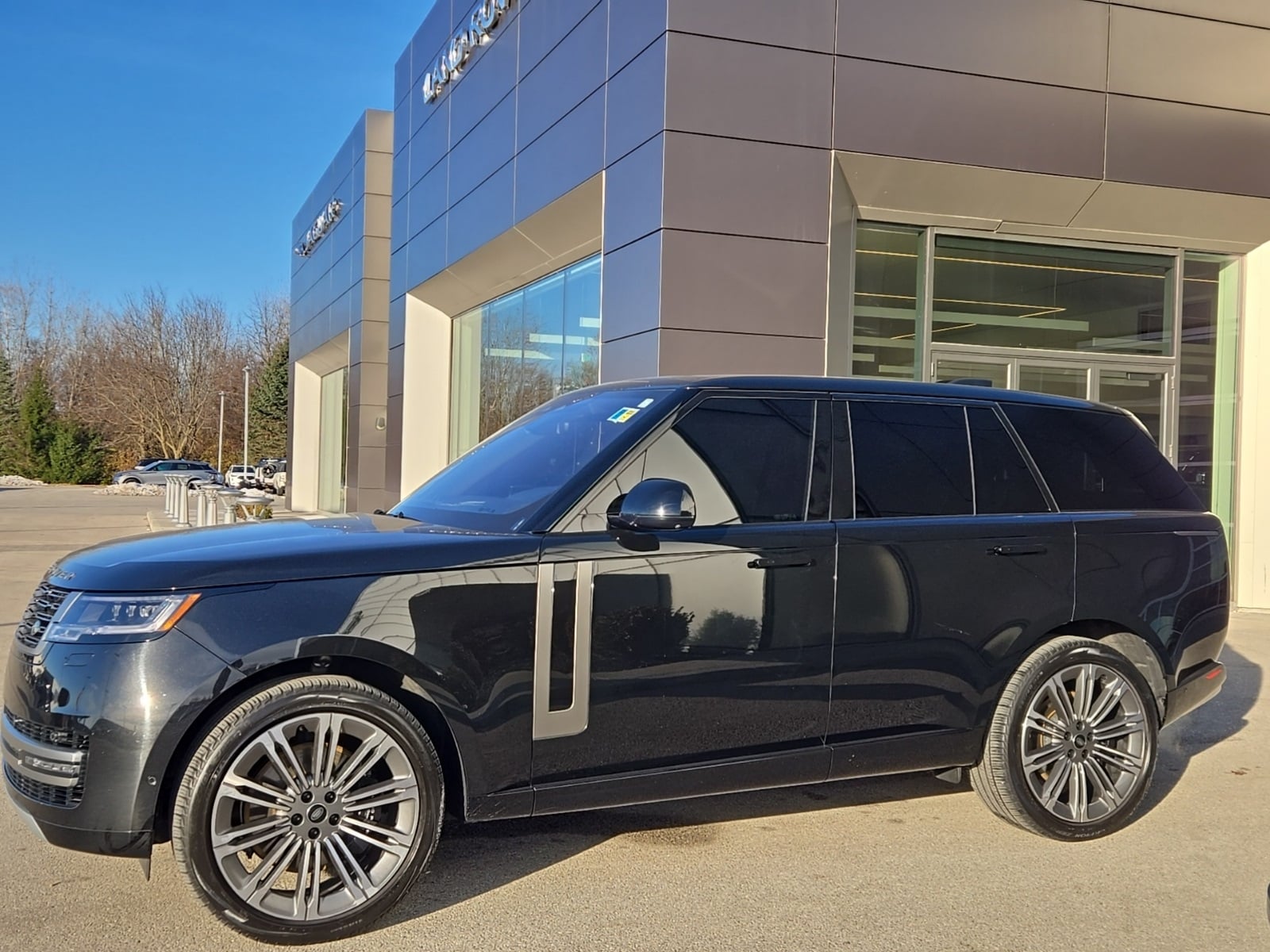 2023 Land Rover Range Rover SE's photo