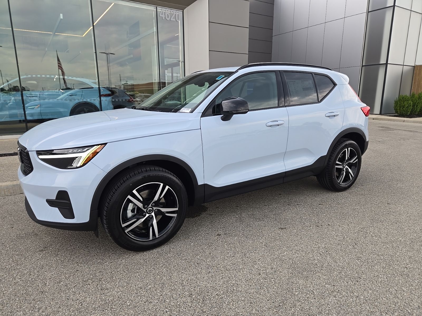 2026 Volvo XC40 Core