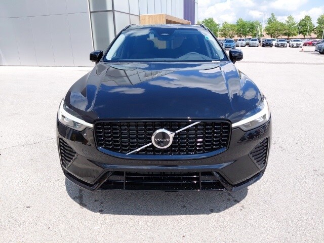 2025 Volvo XC60 B5 Plus photo 3