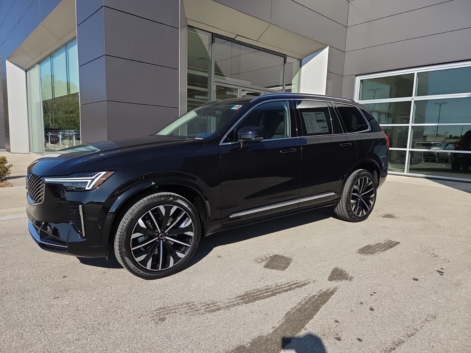 2026 Volvo XC90 Plus's photo