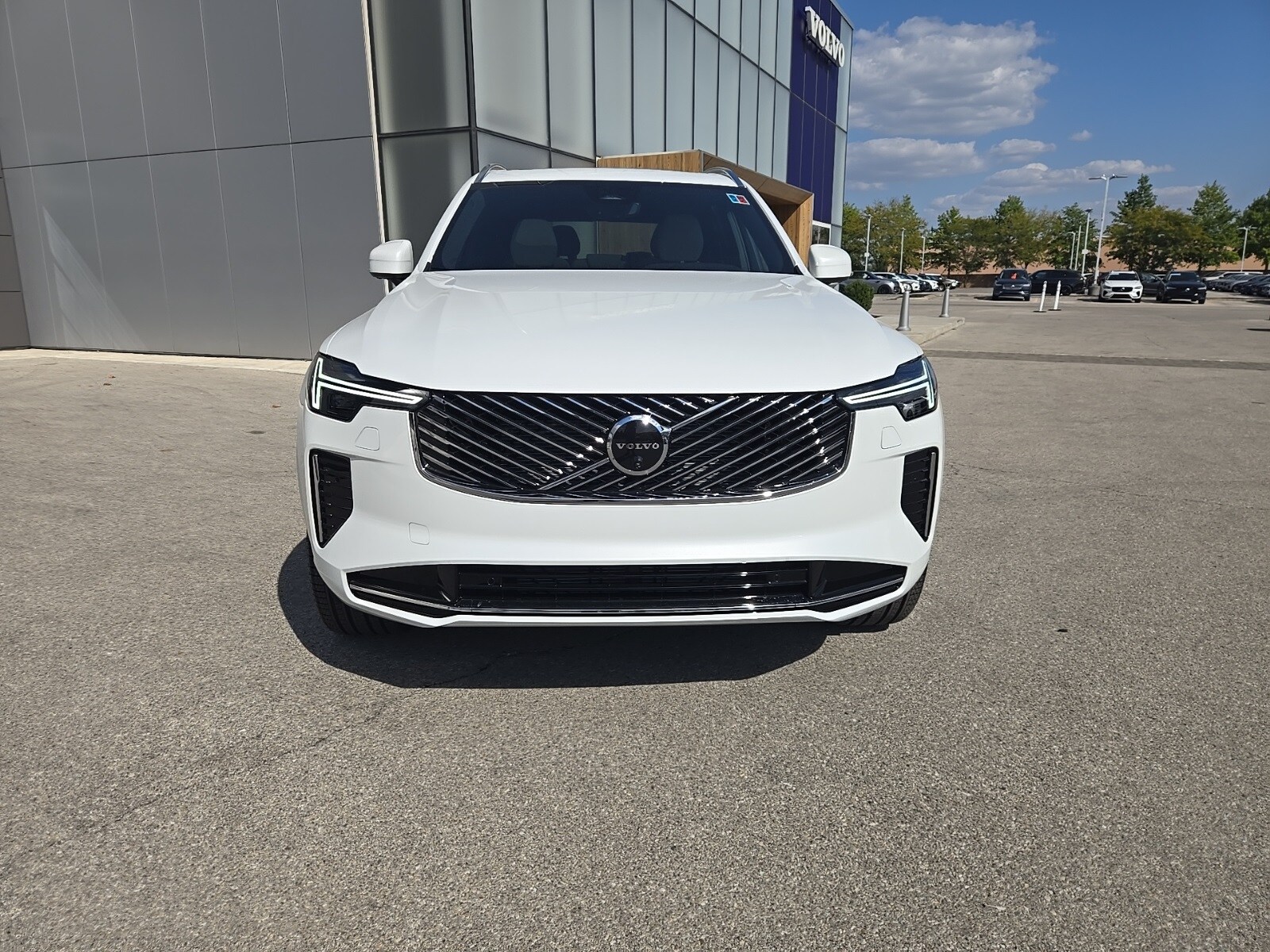 2026 Volvo XC90 Plus photo 3