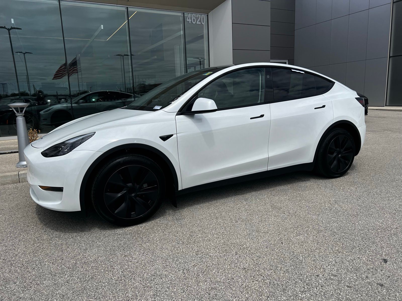 2025 Tesla Model Y Long Range Dual Motor All-Wheel Drive's photo