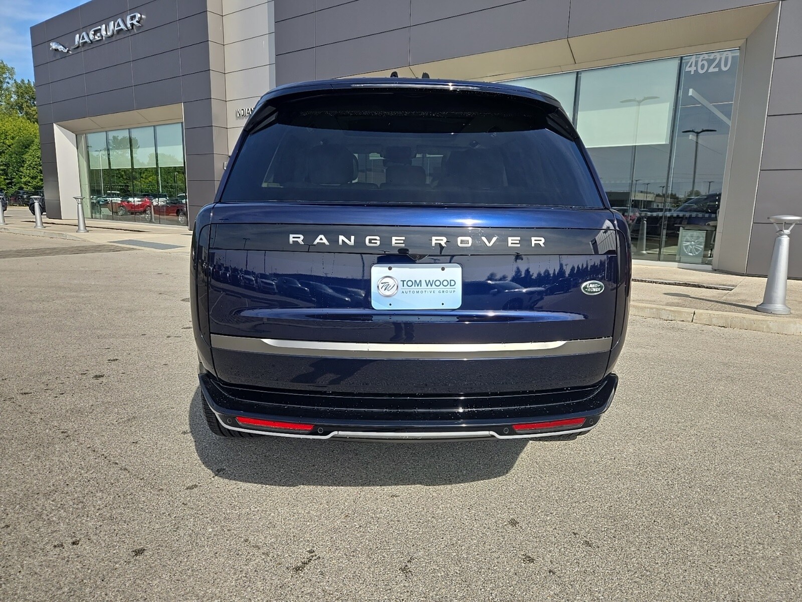 2023 Land Rover Range Rover SE photo 4