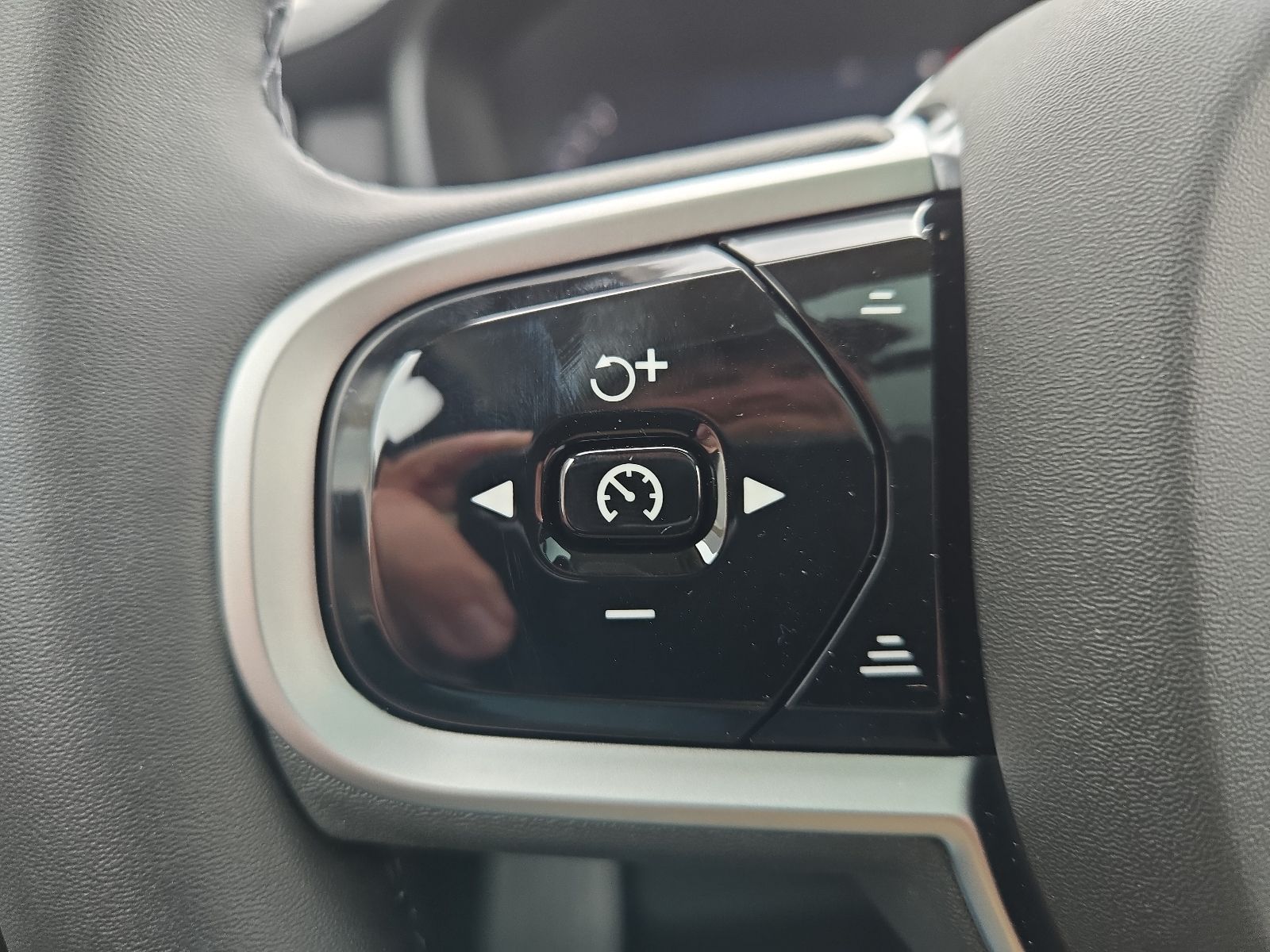2026 Volvo XC90 Plus - Photo 40