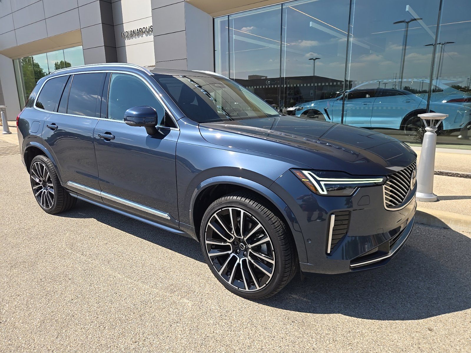 2026 Volvo XC90 Plus - Photo 8