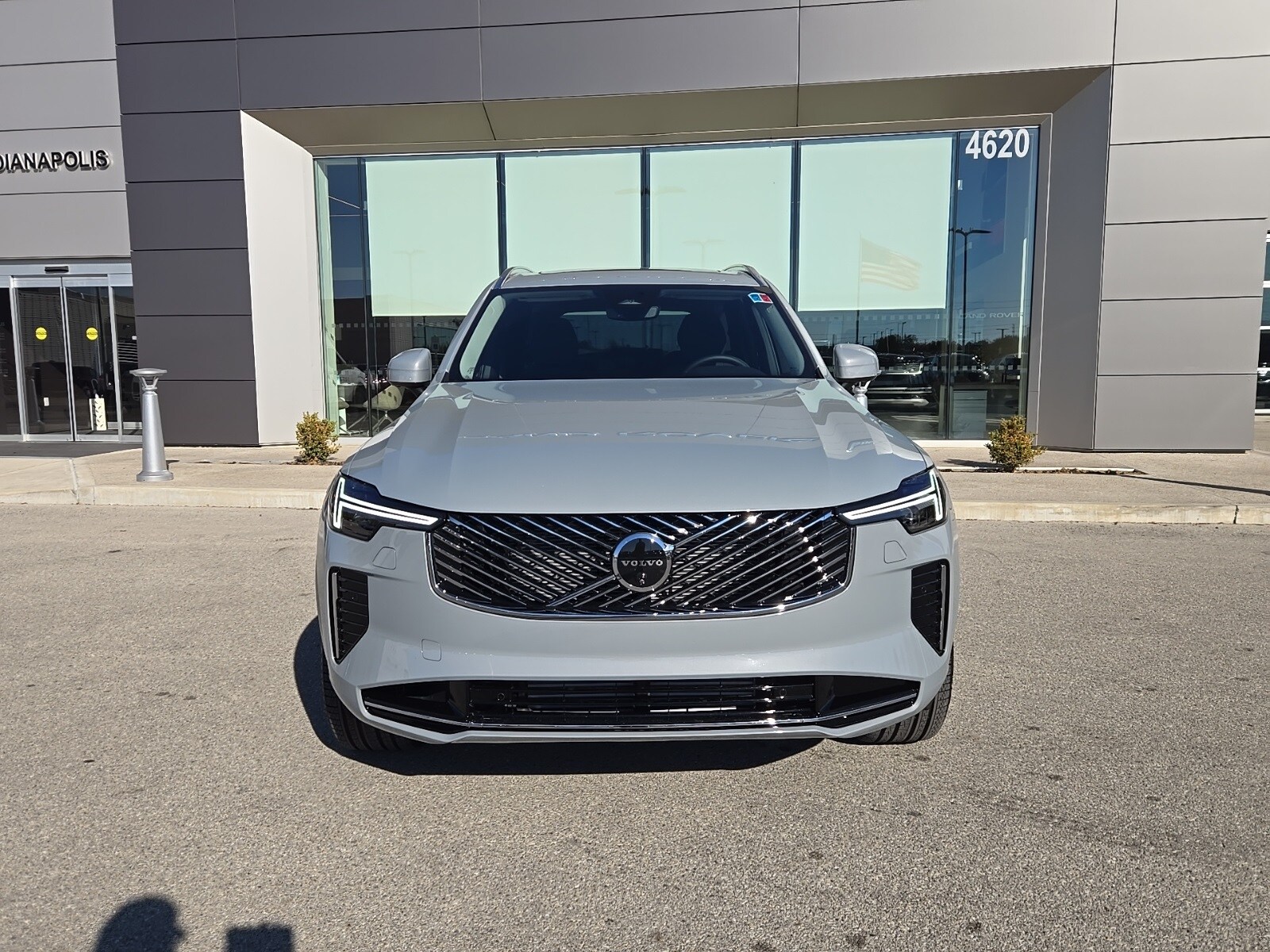 2026 Volvo XC90 T8 Plus photo 3