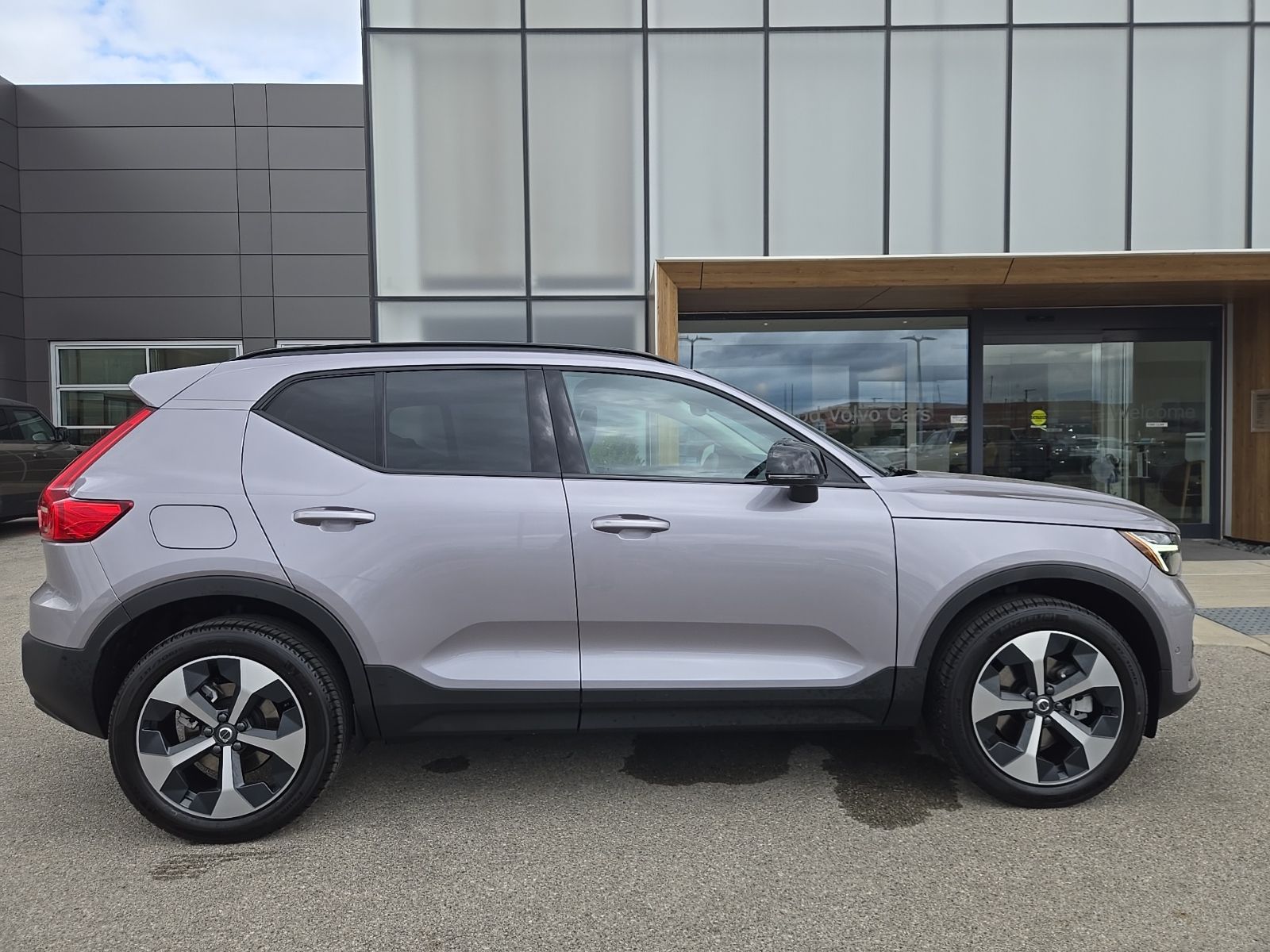 2026 Volvo XC40 Plus - Photo 6