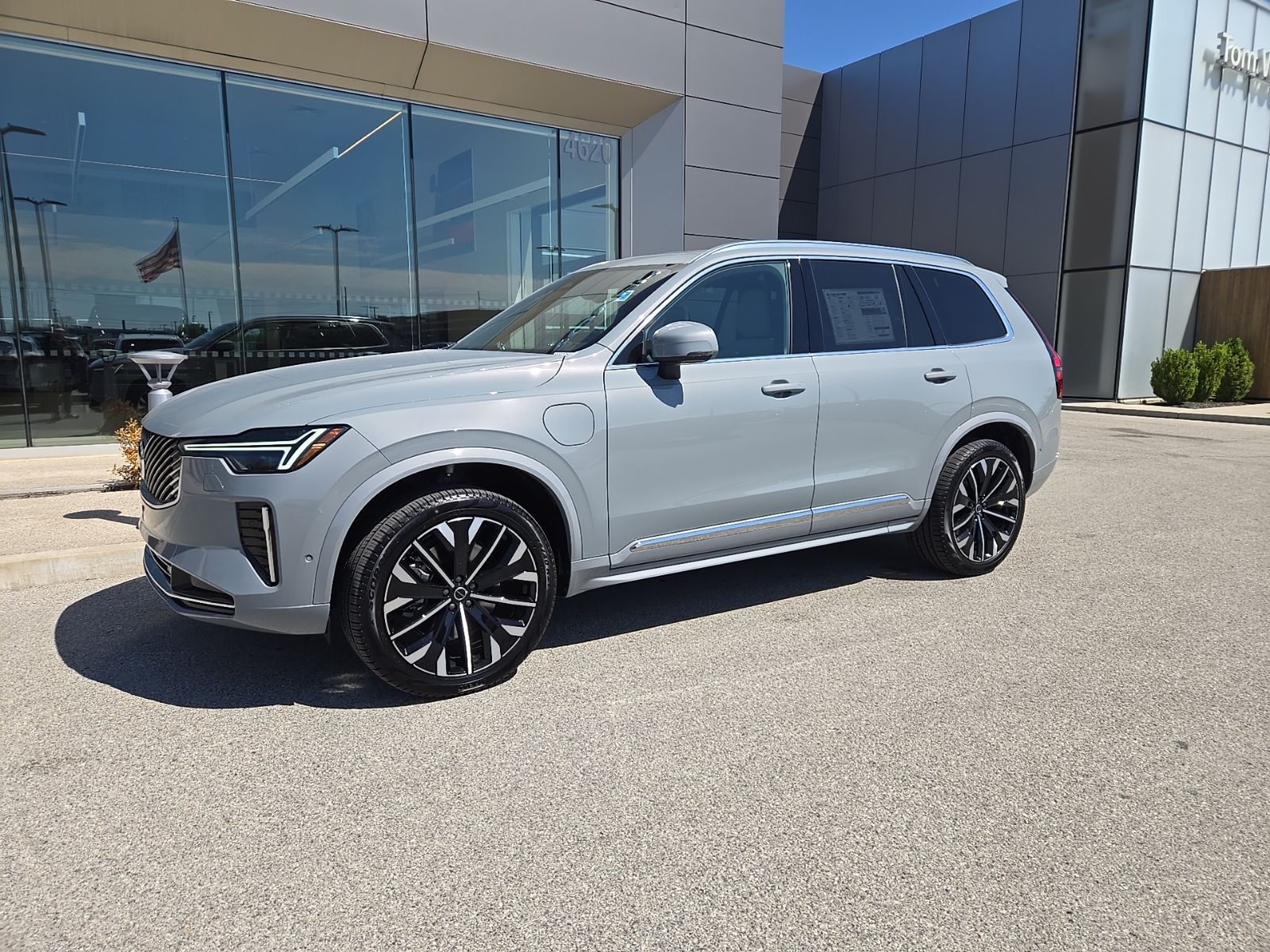 2026 Volvo XC90 T8 Recharge Plus Bright 7-Seat 4WD's photo