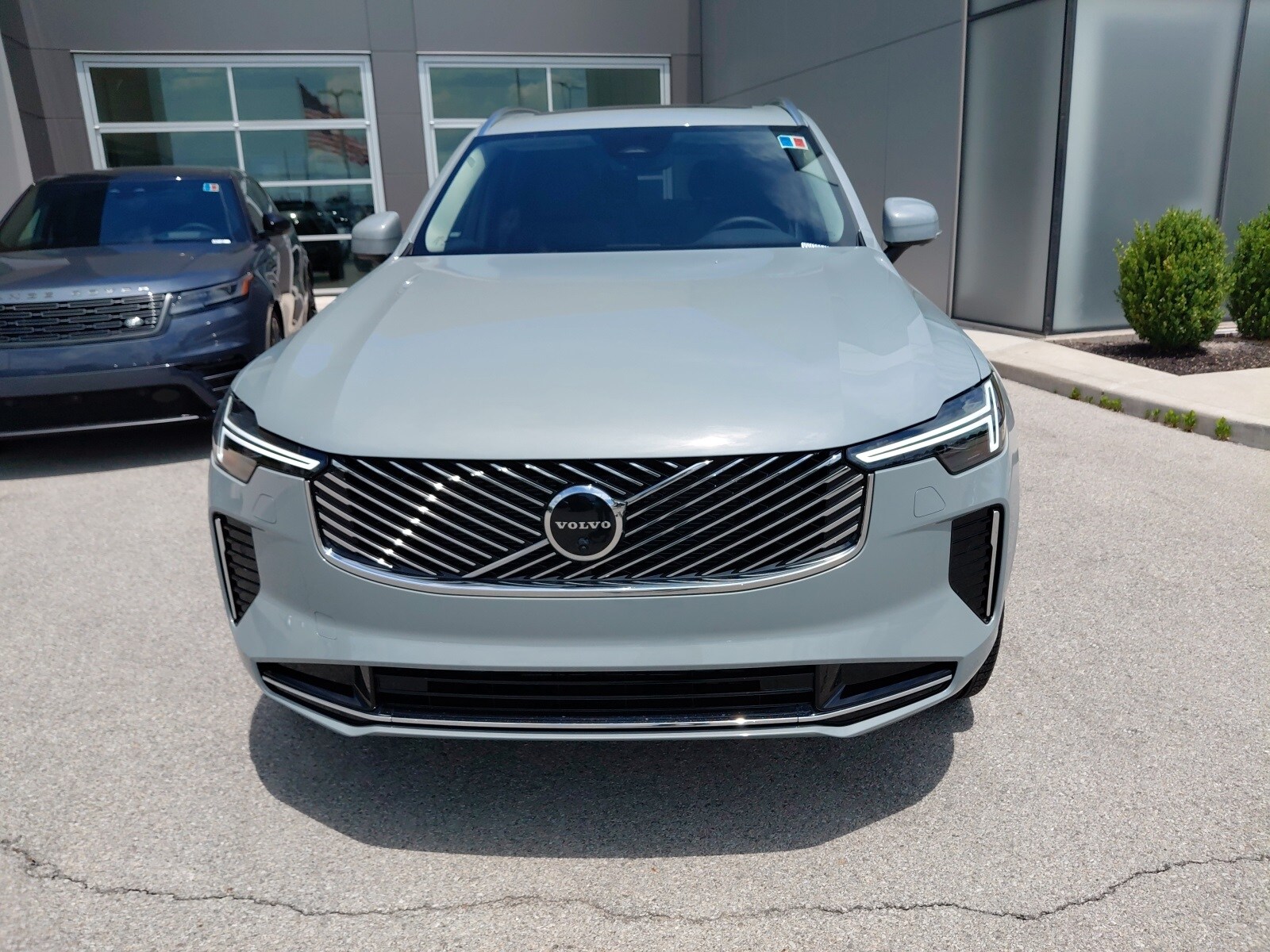 2026 Volvo XC90 Plus Black Edition photo 3