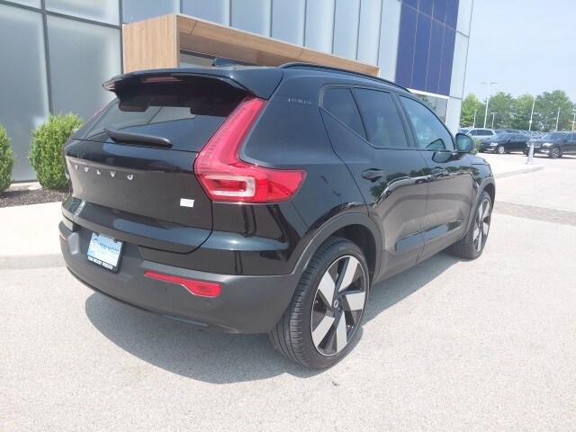 2024 Volvo XC40 Recharge Twin Plus photo 2