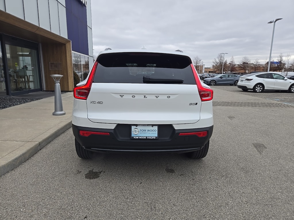 Certified 2025 Volvo XC40 B5 Plus Dark Theme SUV