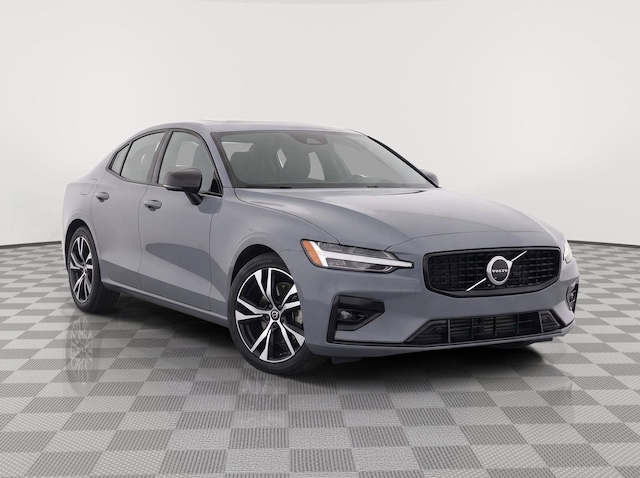 pre-owned 2024 Volvo S60 B5 Plus Dark Theme Sedan for sale in Indianapolis, IN