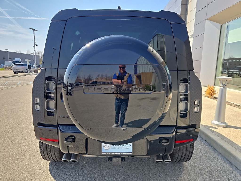 Used 2024 Land Rover Defender 90 V8 SUV