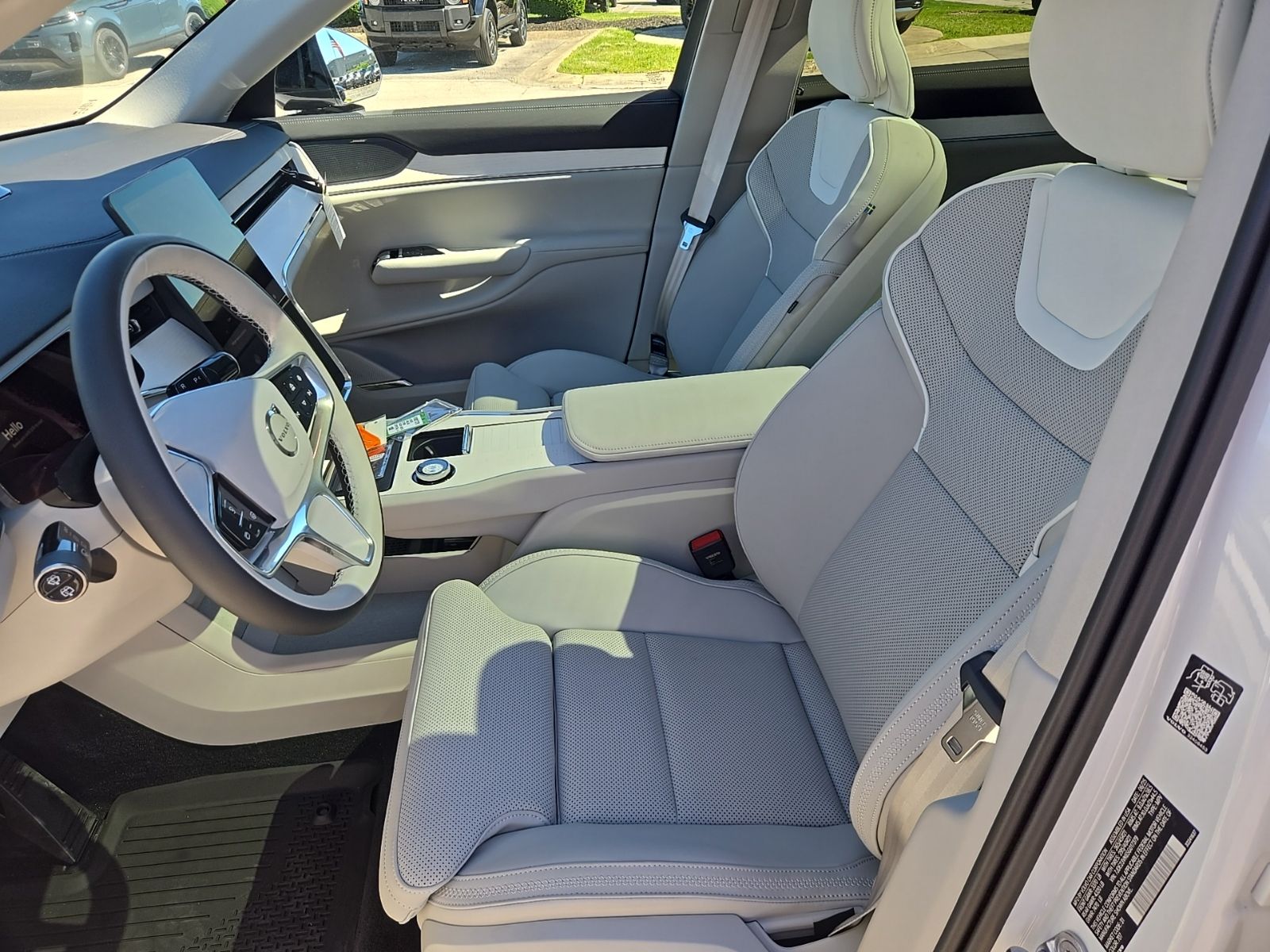 2025 Volvo EX90 Plus - Photo 18