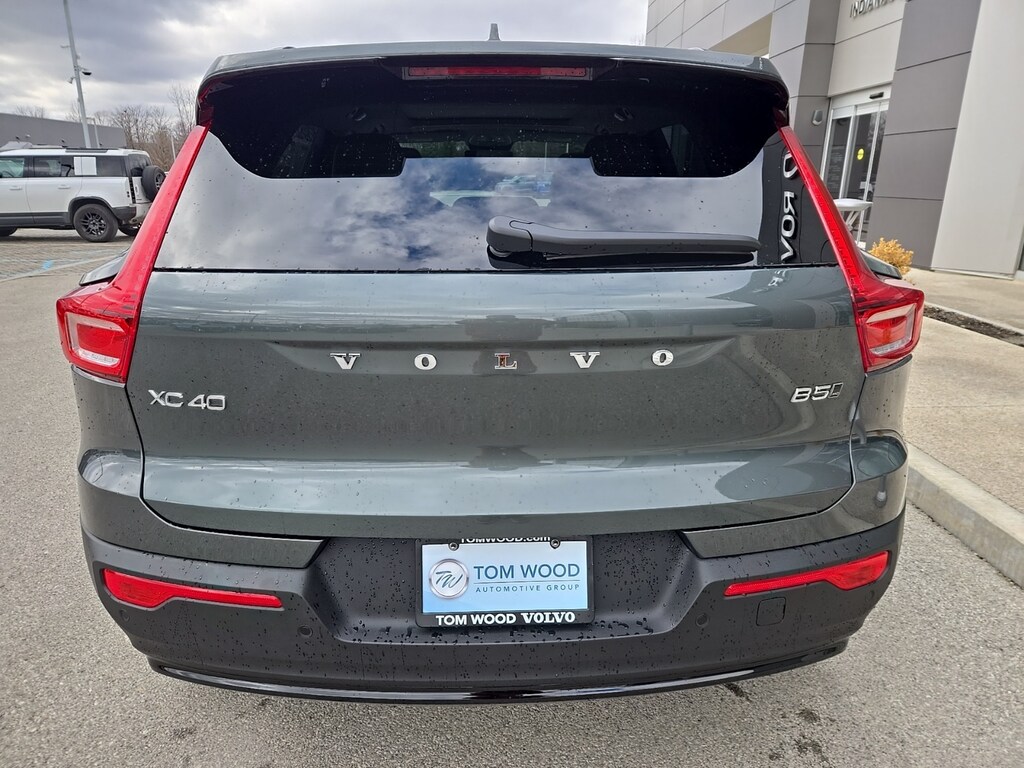 New 2026 Volvo XC40 B5 Ultra SUV