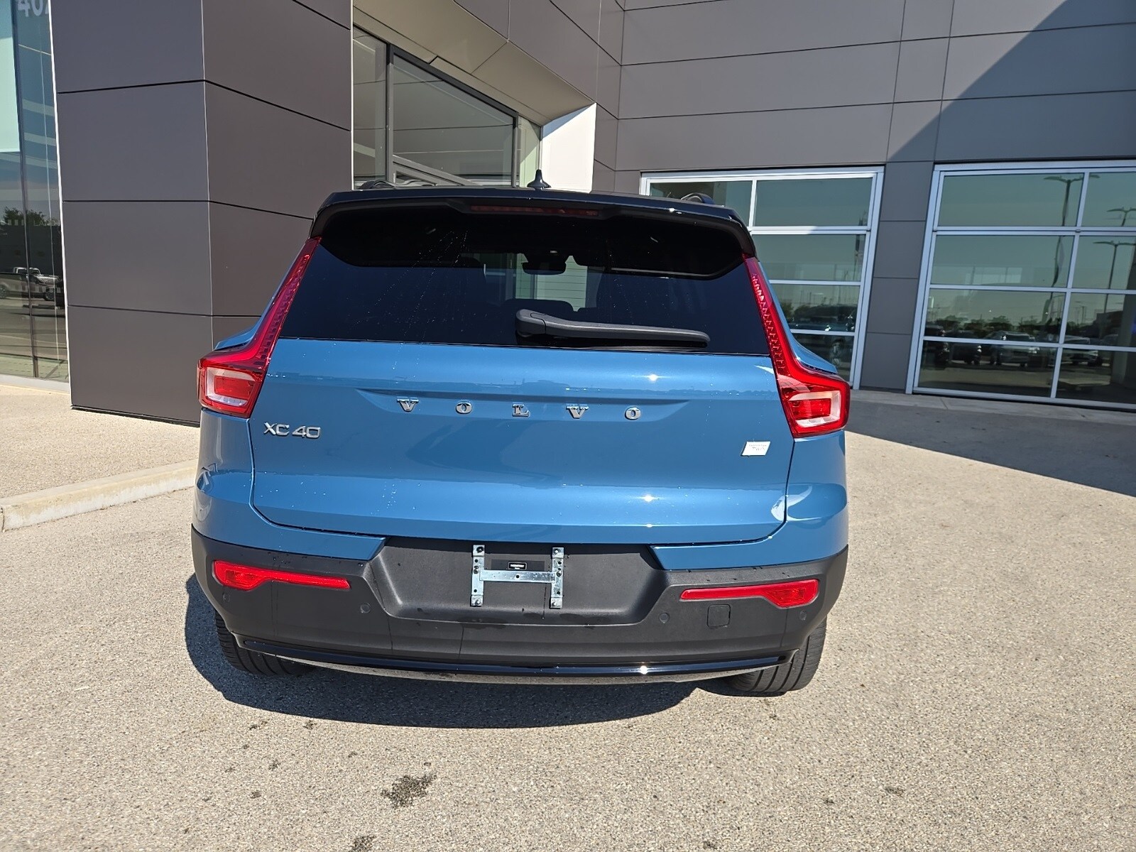 2023 Volvo XC40 Recharge Ultimate photo 3