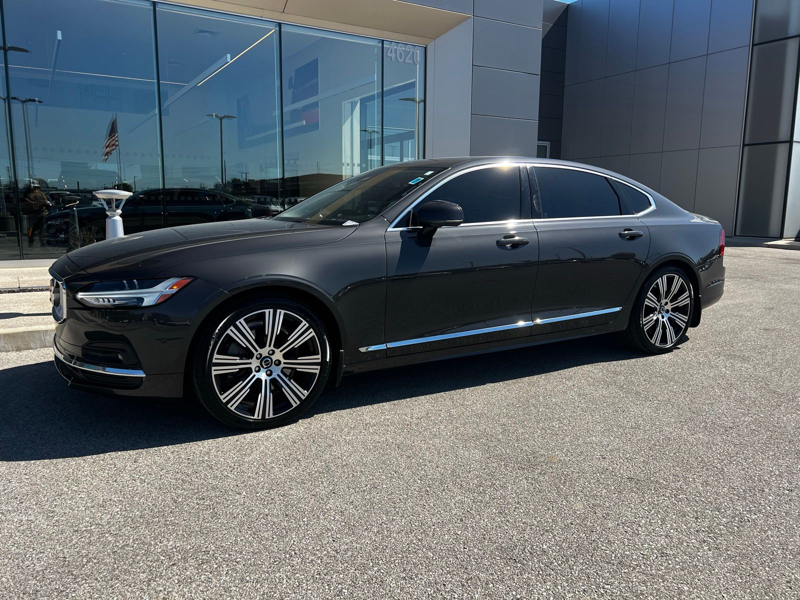 2023 Volvo S90 B6 Ultimate AWD's photo