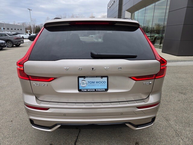 2025 Volvo XC60 T8 Plus photo 4