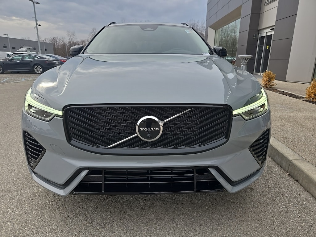 New 2026 Volvo XC60 plug-in hybrid T8 Plus SUV