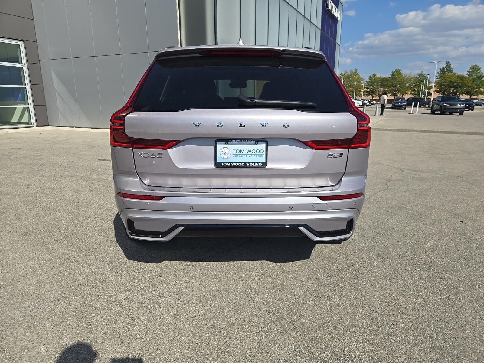 2026 Volvo XC60 B5 Plus photo 4