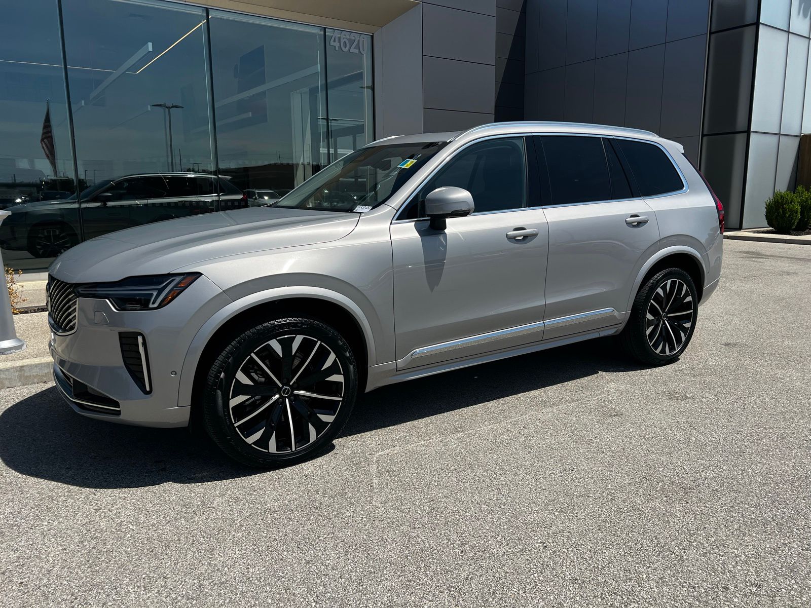 2025 Volvo XC90 B6 Plus Bright 7-Seater 4WD's photo