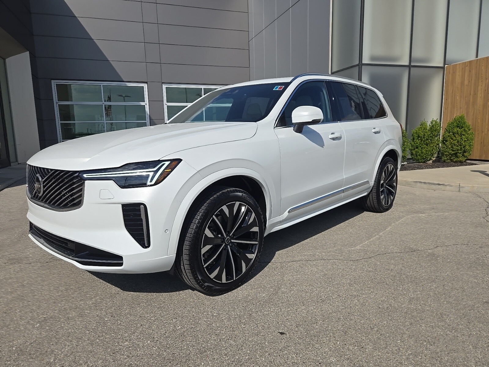 2026 Volvo XC90 Plus photo 2