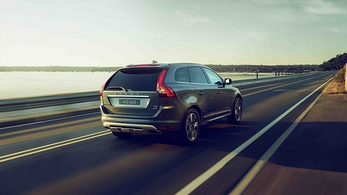 2017-Volvo-XC60-Driving (700x394).jpg