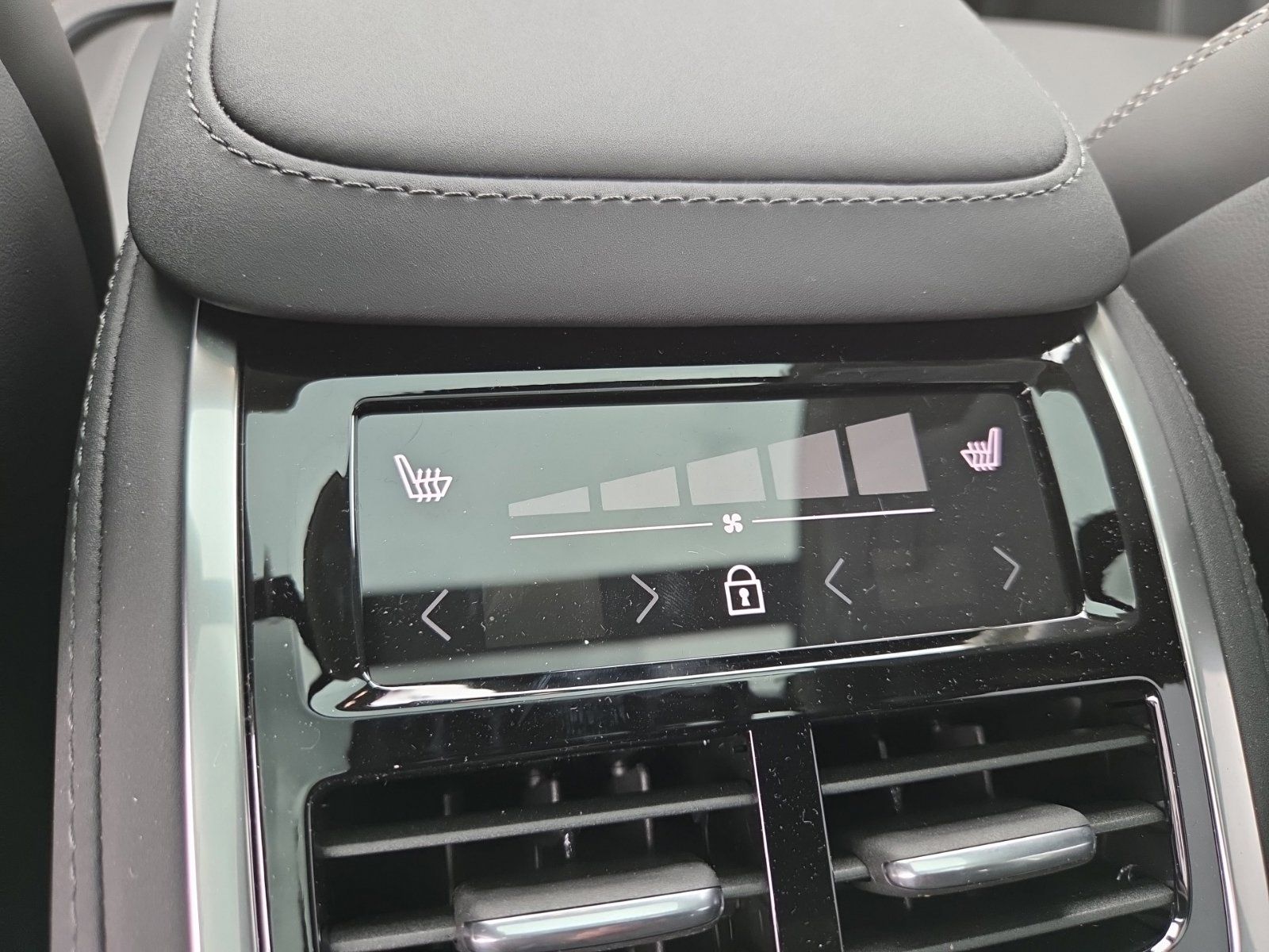 2026 Volvo XC90 Ultra - Photo 32