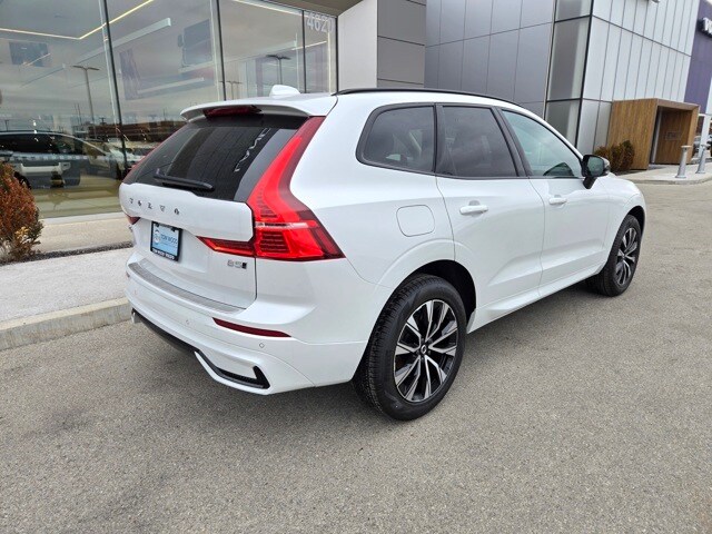 2025 Volvo XC60 B5 Core photo 2