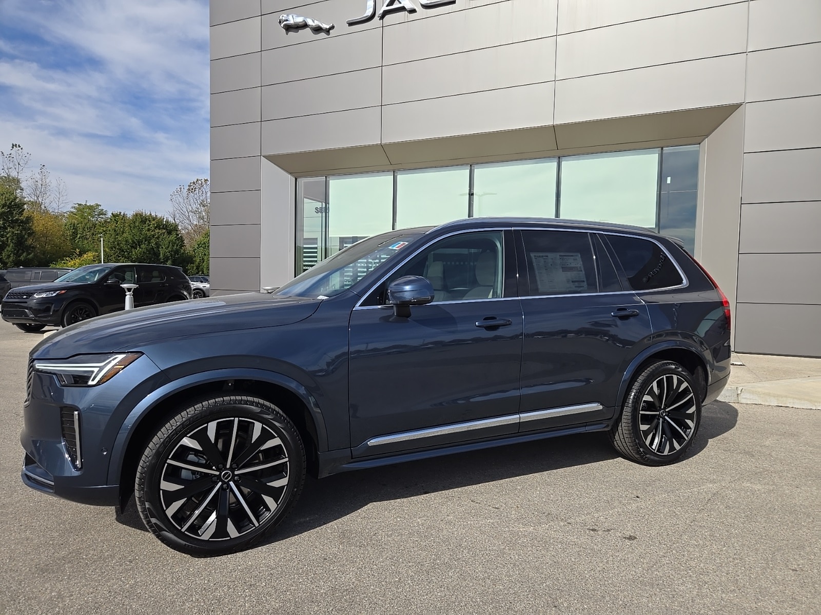 2026 Volvo XC90 Plus's photo