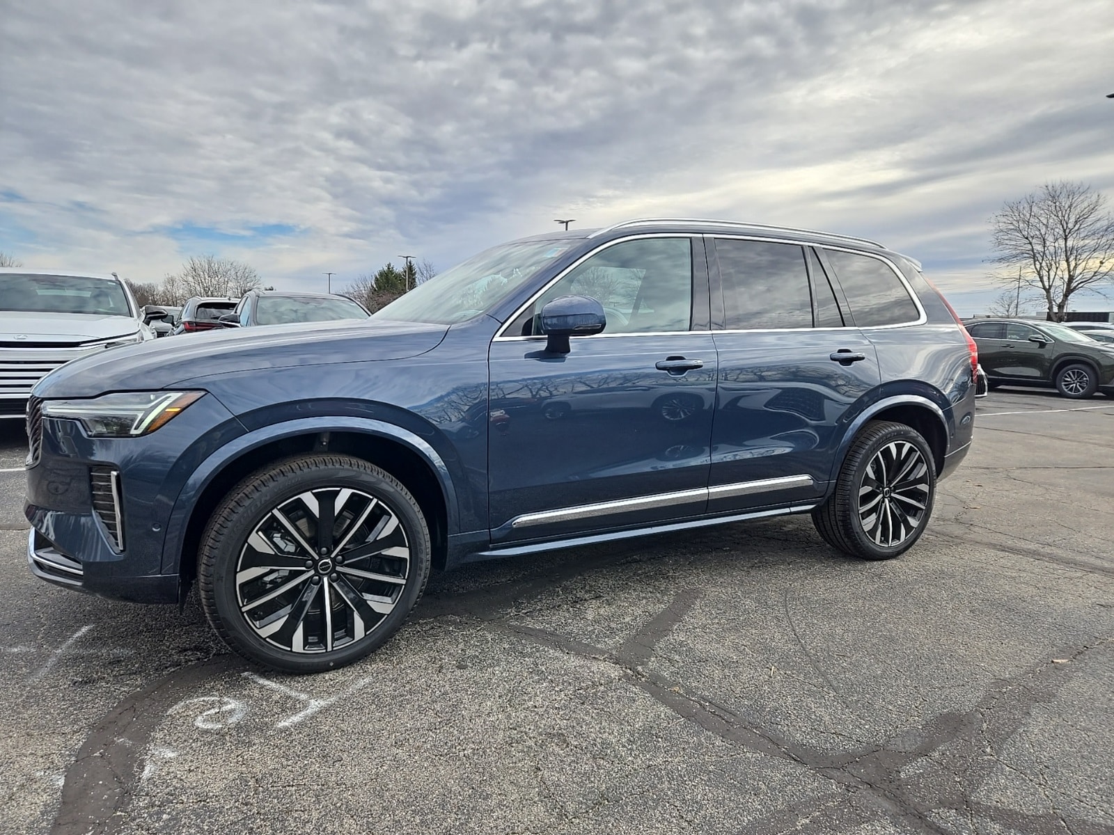 2026 Volvo XC90 Plus's photo