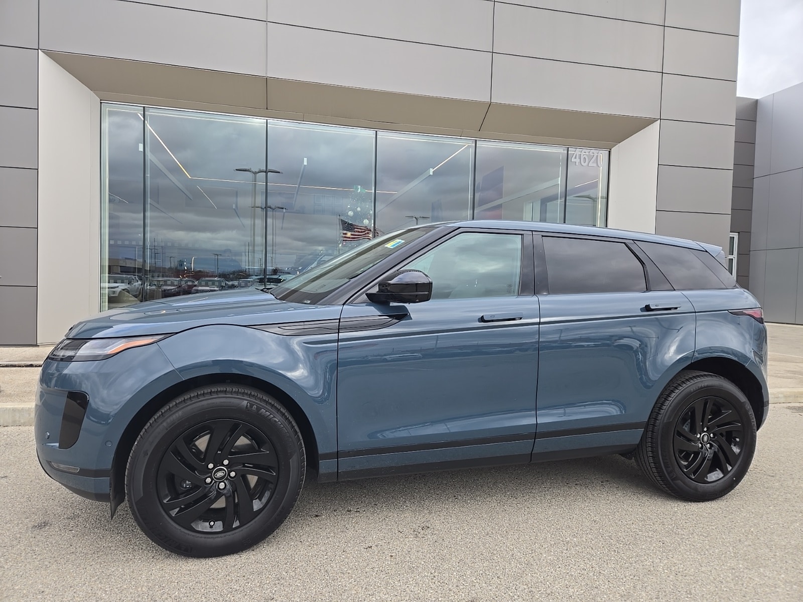 2026 Land Rover Range Rover Evoque S's photo