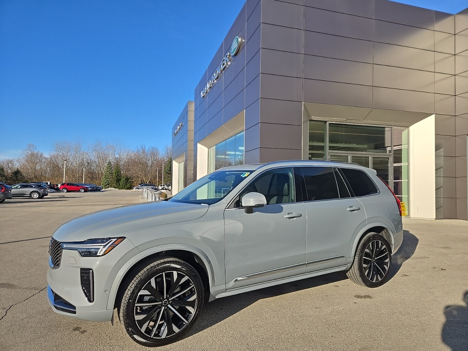 2025 Volvo XC90 Plus's photo