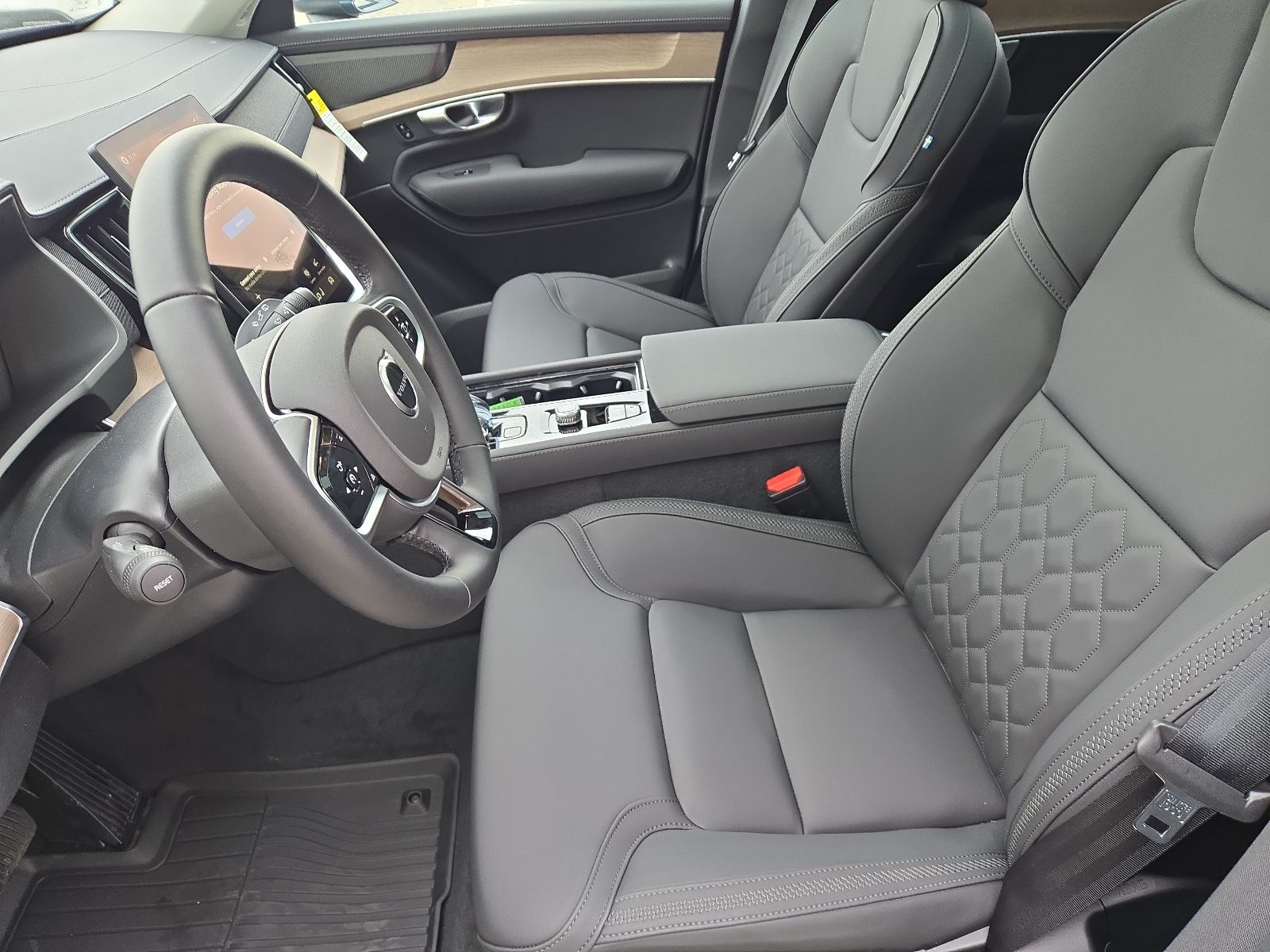 2026 Volvo XC90 Plus - Photo 23